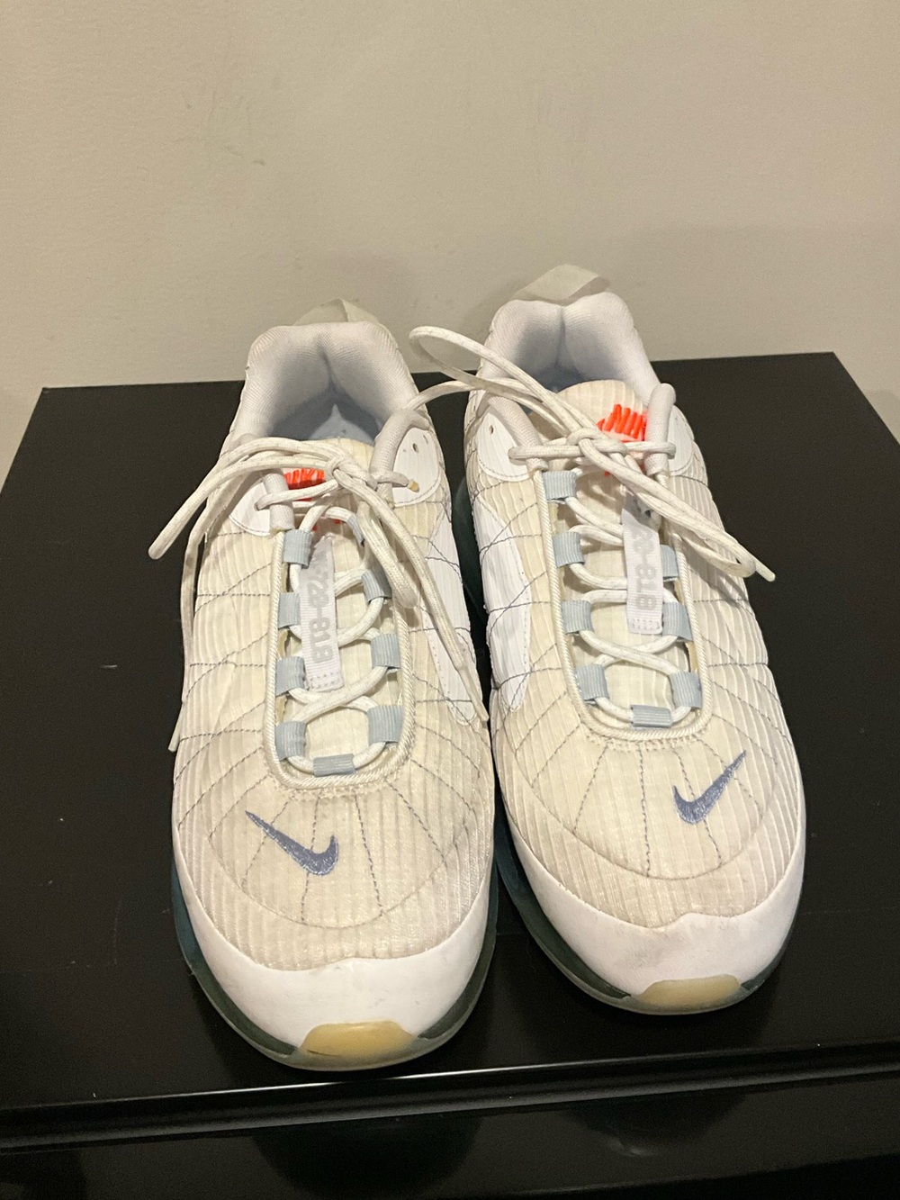 Nike Men’s White and Light Blue Athletic Sneakers Size 11